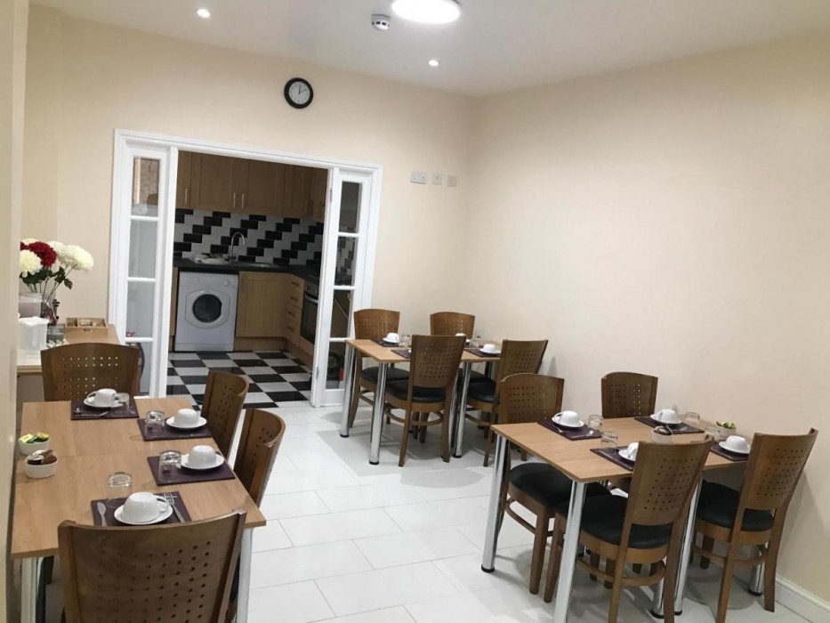 Woodlands Lodge Ilford,Epping Forest>>Barking,2 star