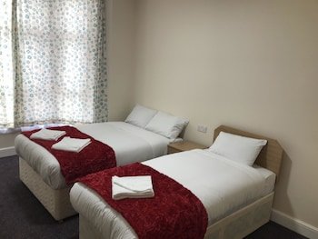 Woodlands Lodge Ilford,Epping Forest>>Barking,2 star