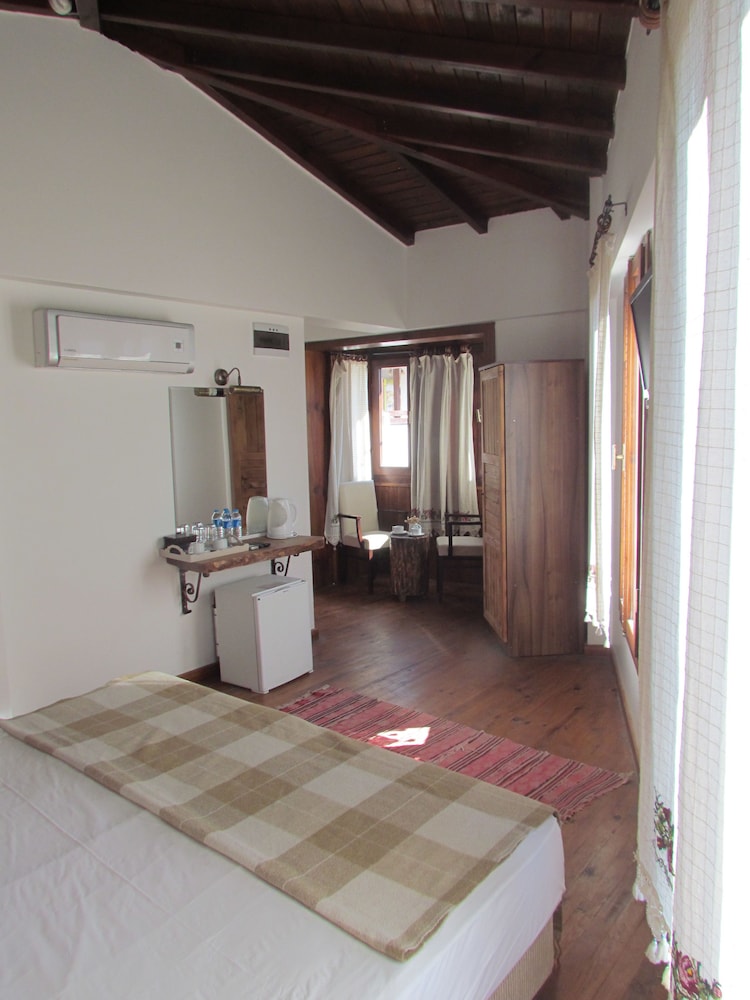 amazon petite palace