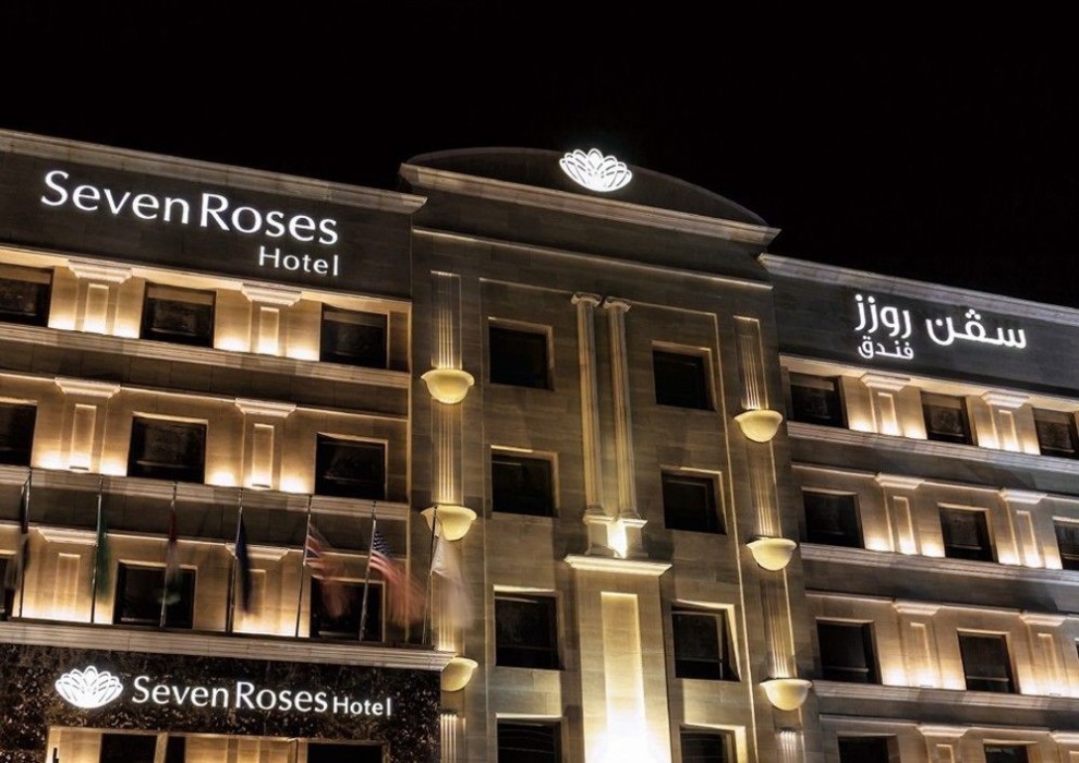 seven roses hotel
