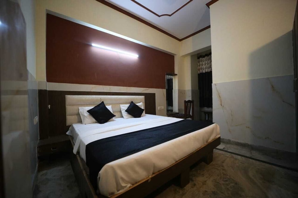 hotel ambika palace by wb inn