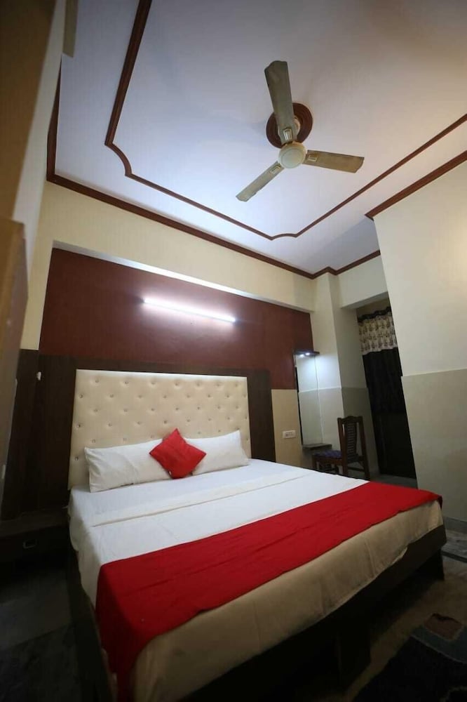 hotel ambika palace by wb inn