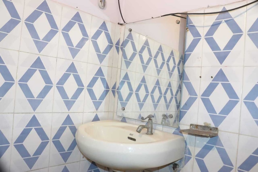 hotel ambika palace by wb inn