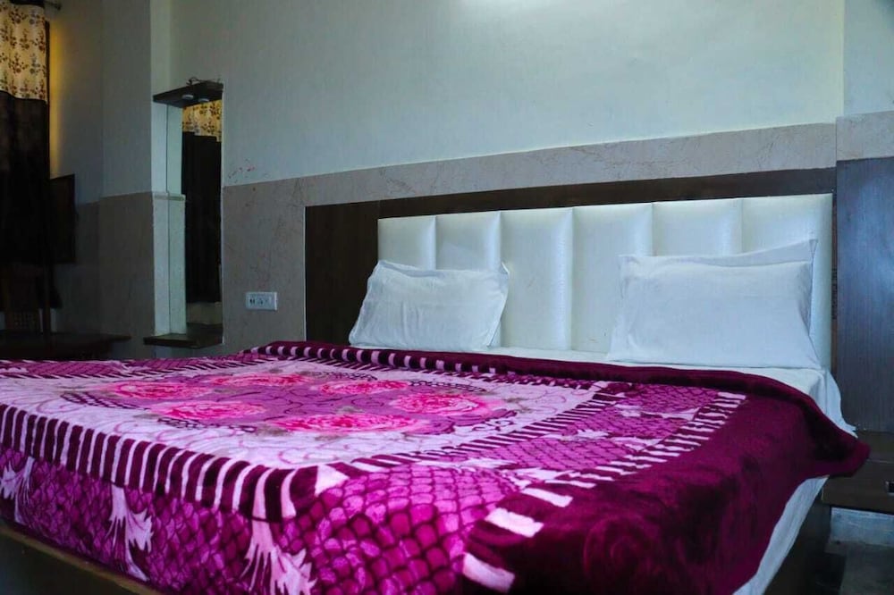 hotel ambika palace by wb inn