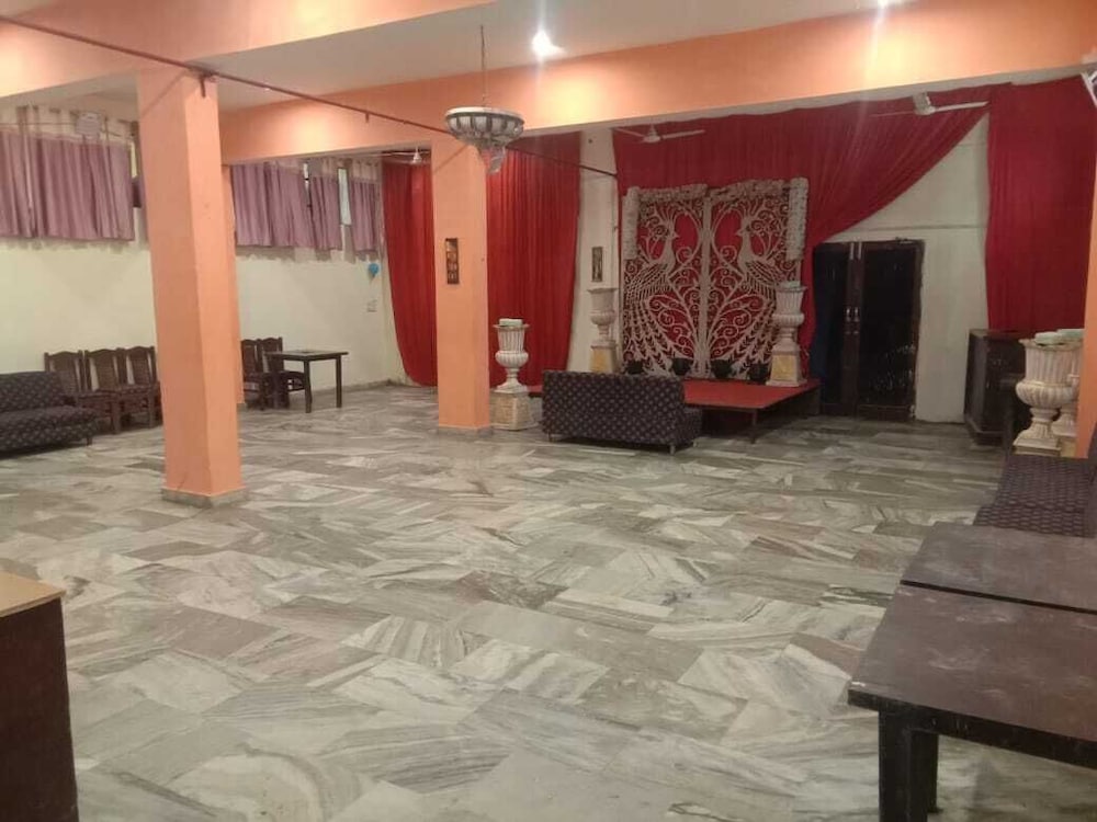 hotel ambika palace by wb inn