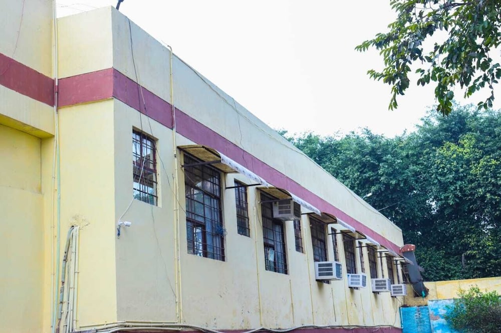 hotel ambika palace by wb inn