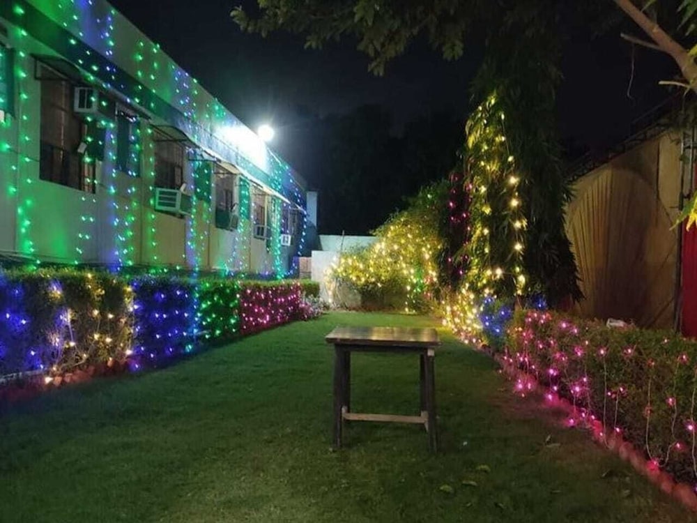 hotel ambika palace by wb inn