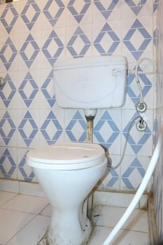 hotel ambika palace by wb inn