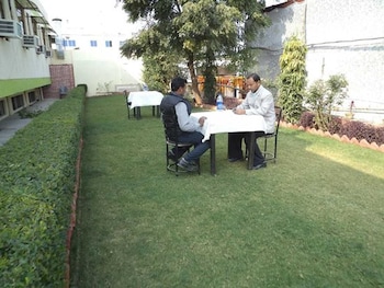 hotel ambika palace by wb inn