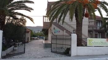zante nest studios and apartments