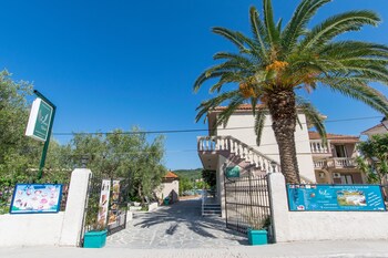 zante nest studios and apartments
