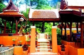 harrys bungalows and restaurant