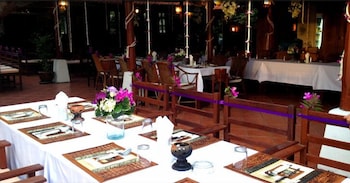 harrys bungalows and restaurant