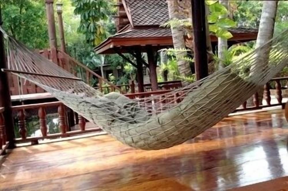 harrys bungalows and restaurant