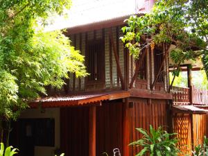 harrys bungalows and restaurant