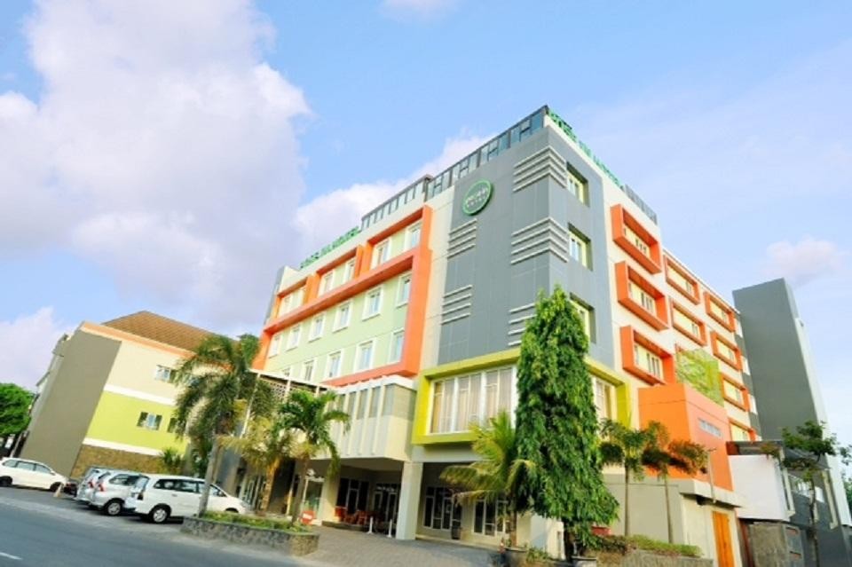 hotel pose in solo