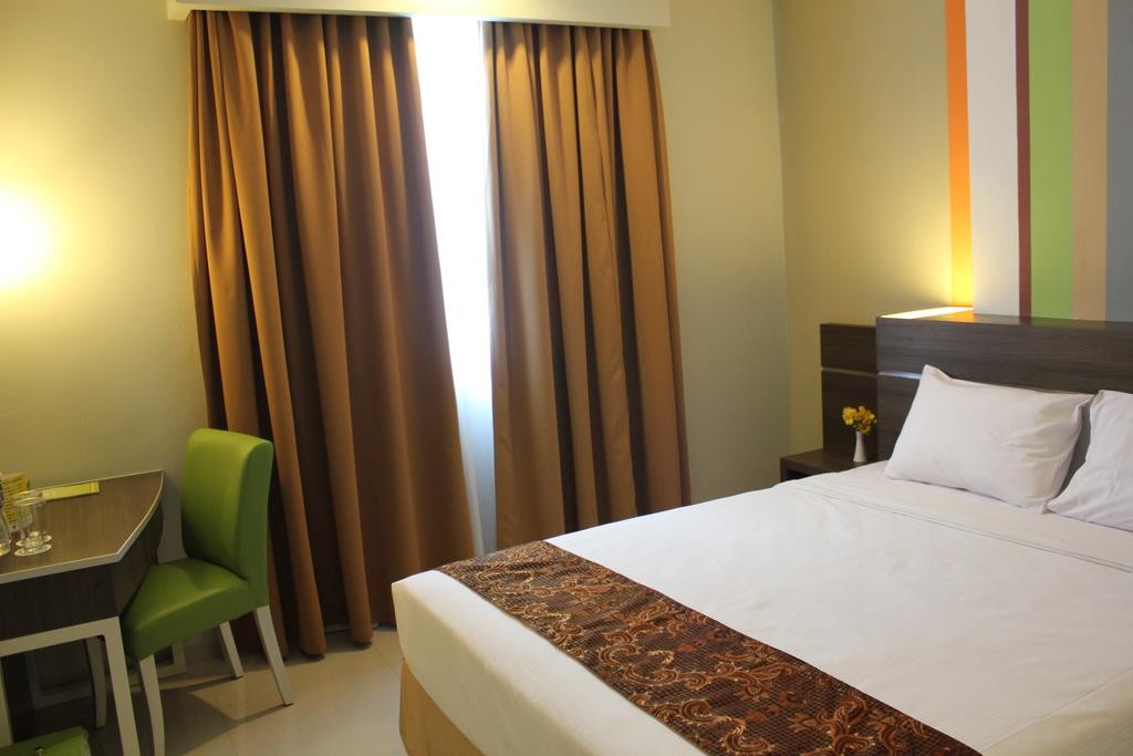 hotel pose in solo