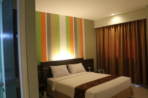 hotel pose in solo