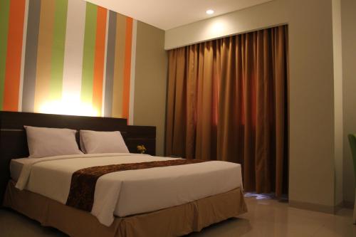 hotel pose in solo