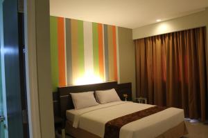 hotel pose in solo