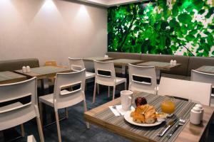 Hotel Prince Albert Wagram,Paris>>Batignolles,3 star