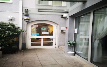 whole wide world hostel and bar