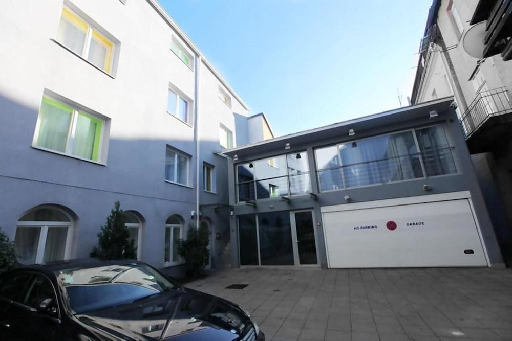 whole wide world hostel and bar