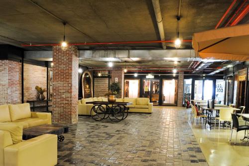 heritage square apartments