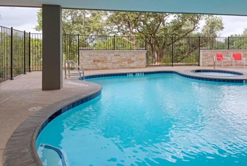 holiday inn express and suites austin nw four points