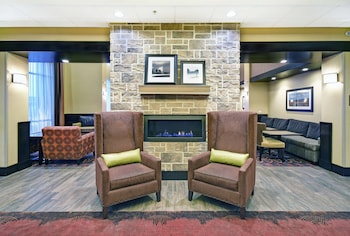 hampton inn and suites milwaukee franklin