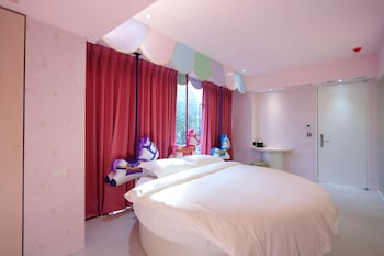 the fantasy apartment