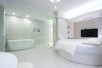 the fantasy apartment