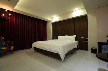 the fantasy apartment