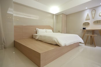 the fantasy apartment