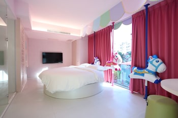 the fantasy apartment