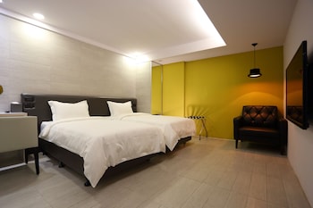 the fantasy apartment