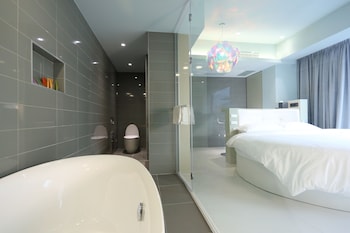 the fantasy apartment