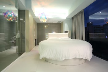 the fantasy apartment