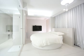 the fantasy apartment