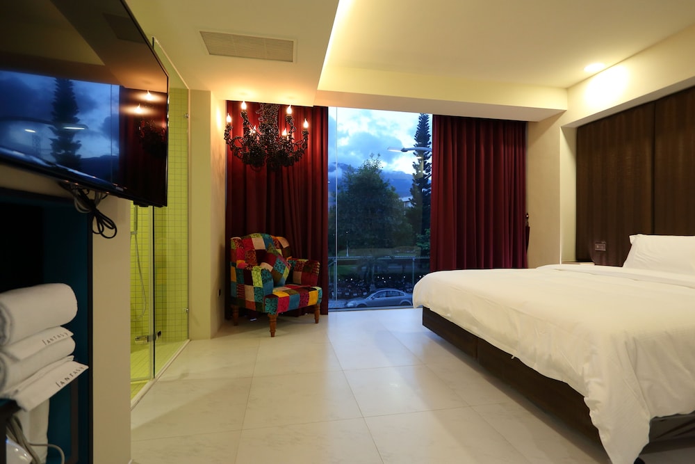 the fantasy apartment