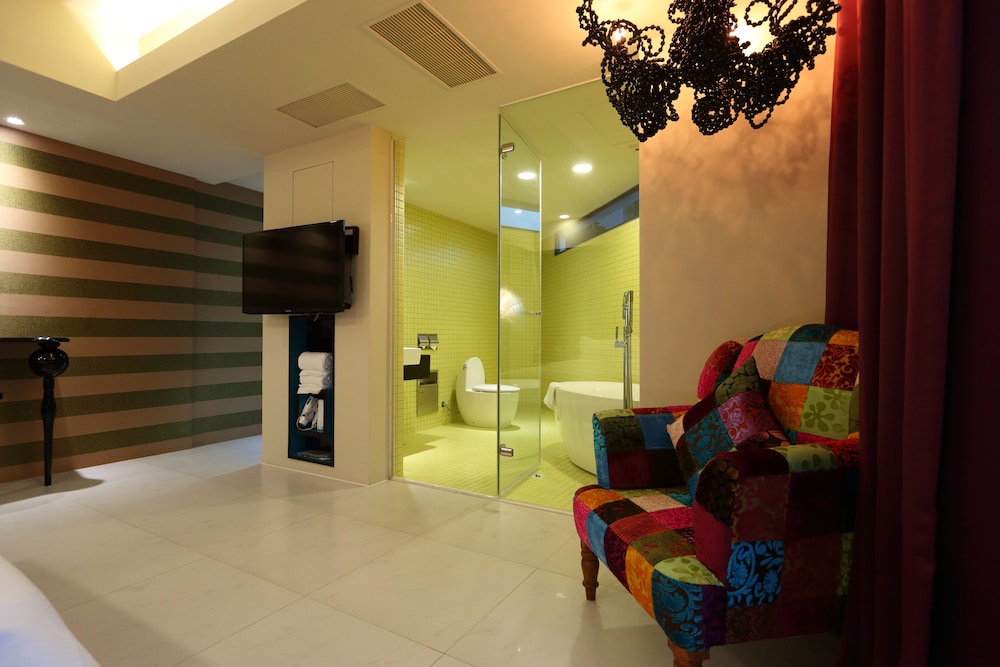 the fantasy apartment