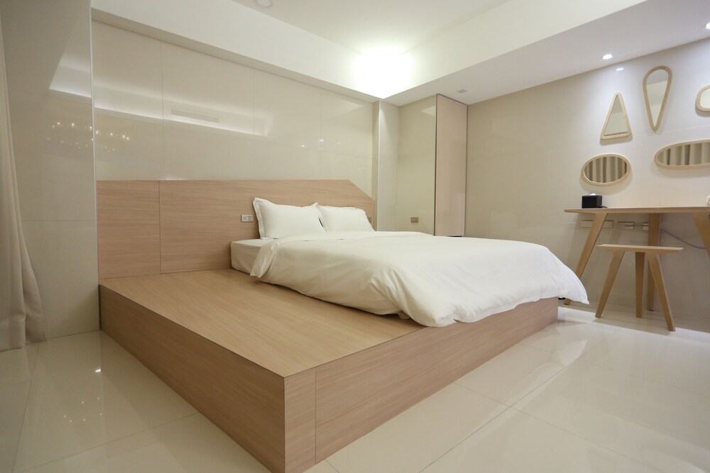 the fantasy apartment