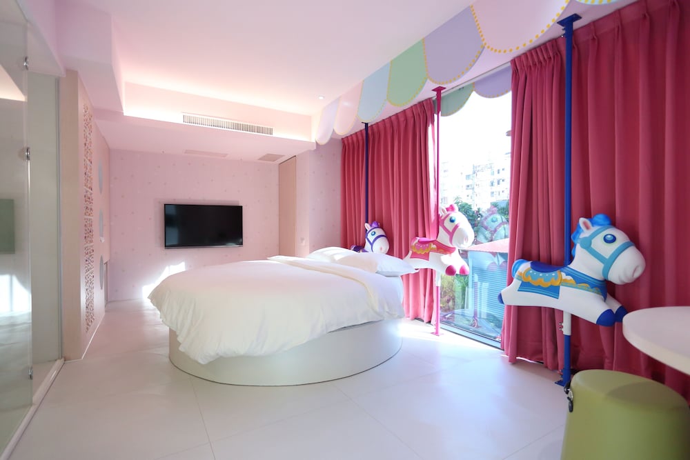 the fantasy apartment