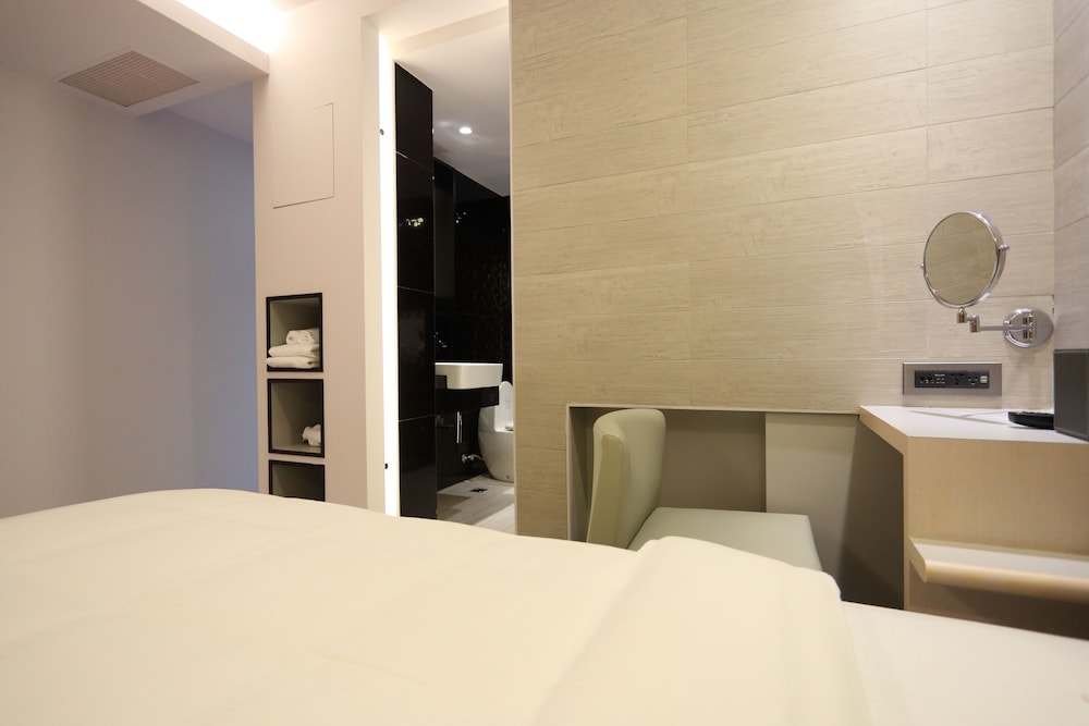 the fantasy apartment