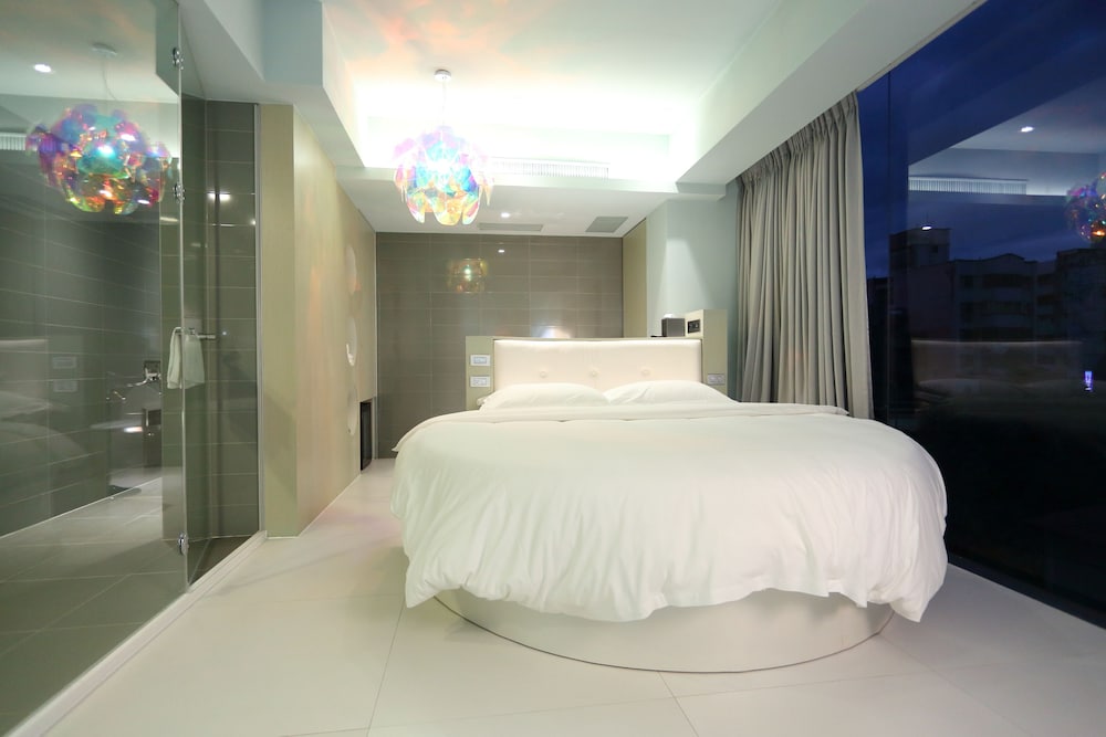 the fantasy apartment