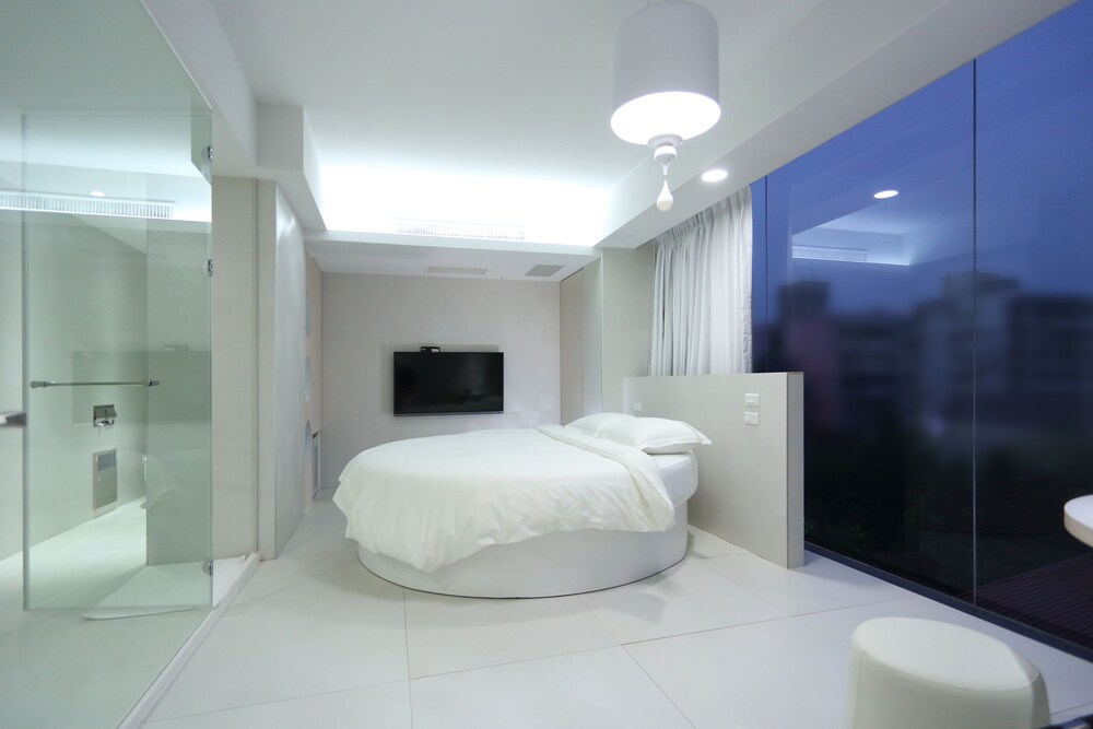 the fantasy apartment