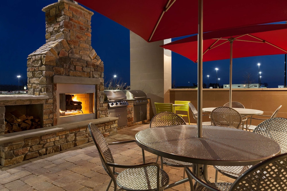 home2 suites by hilton champaign urbana