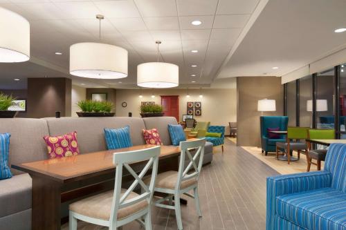 home2 suites by hilton champaign urbana