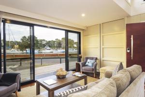 coastal pods wynyard