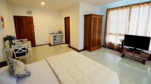 the meet green apartment